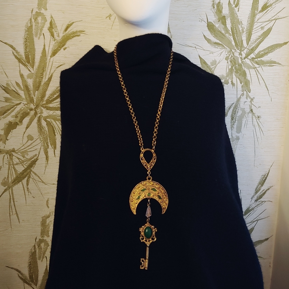 Women's 1960's Vintage Necklace.